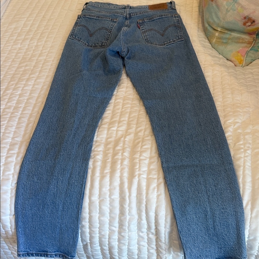Levi's Classic Blue Jeans with Leather Patch - Picture 3 of 9